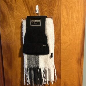 Steve Madden Black and White Beanie Knit Set